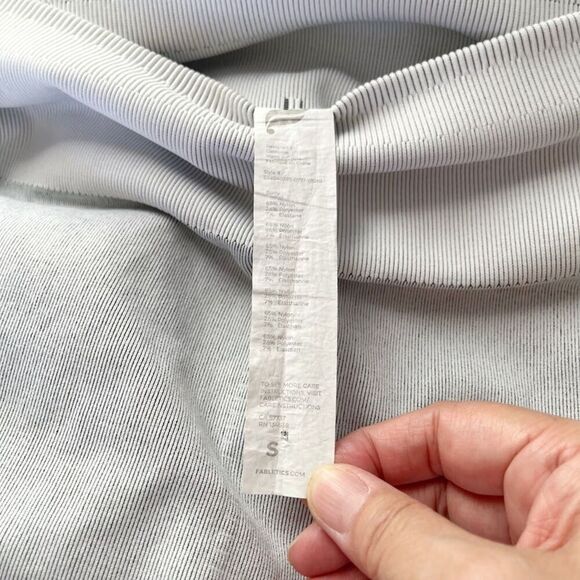 Fabletics High Waisted Seamless Star Second Skin Compression Capri Leggings - Picture 8 of 8